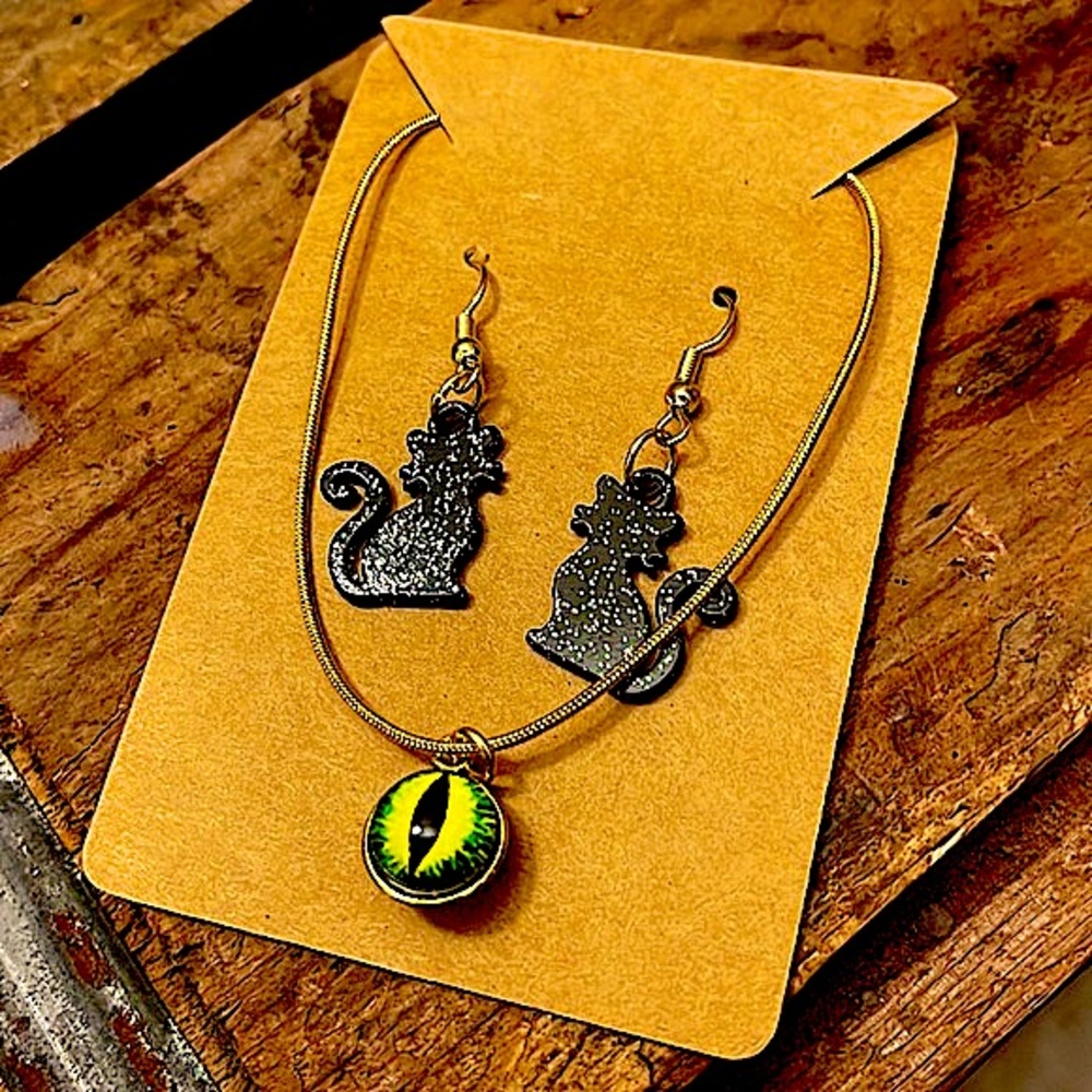BOGO!! SET 🖤 Neon Dragons Eye Necklace & Black Glittery Kitty Earrings